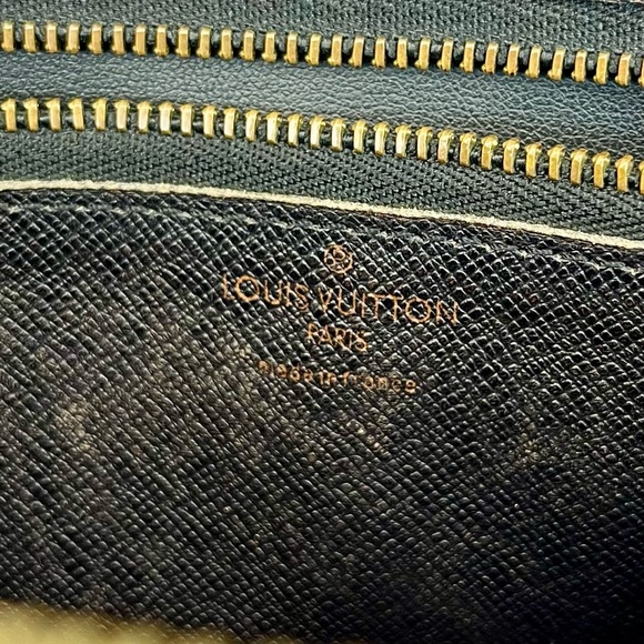 Louis Vuitton Trocadero Castilian Red Epi Crossbody Bag - Picture 16 of 17